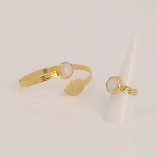 Handmade Jewelry Set Bracelet Ring Leaf with Baroque Water Pearl Gold Finish | Aristocratic Jewelry | inspired.jewelry