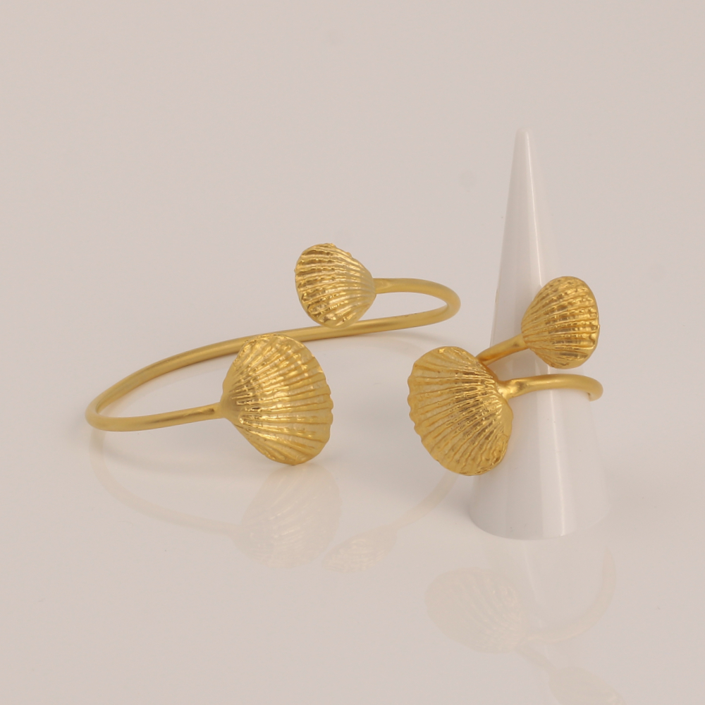 Handmade Jewelry Set Bracelet Ring Clamshell Gold Finish | Venus | inspired.jewelry
