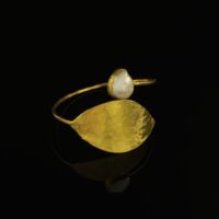 Handmade Leaf Bracelet with Pearl Gold Plated | Sensations | No Photoshop, no filters, no tricks. Just a shoot with my camera.